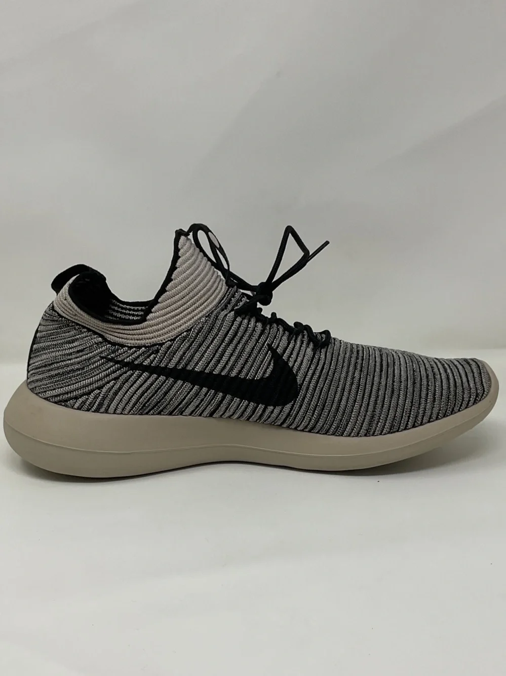 Nike Black and Grey Fly knit  Men’s Casual Sneakers Size 11.5